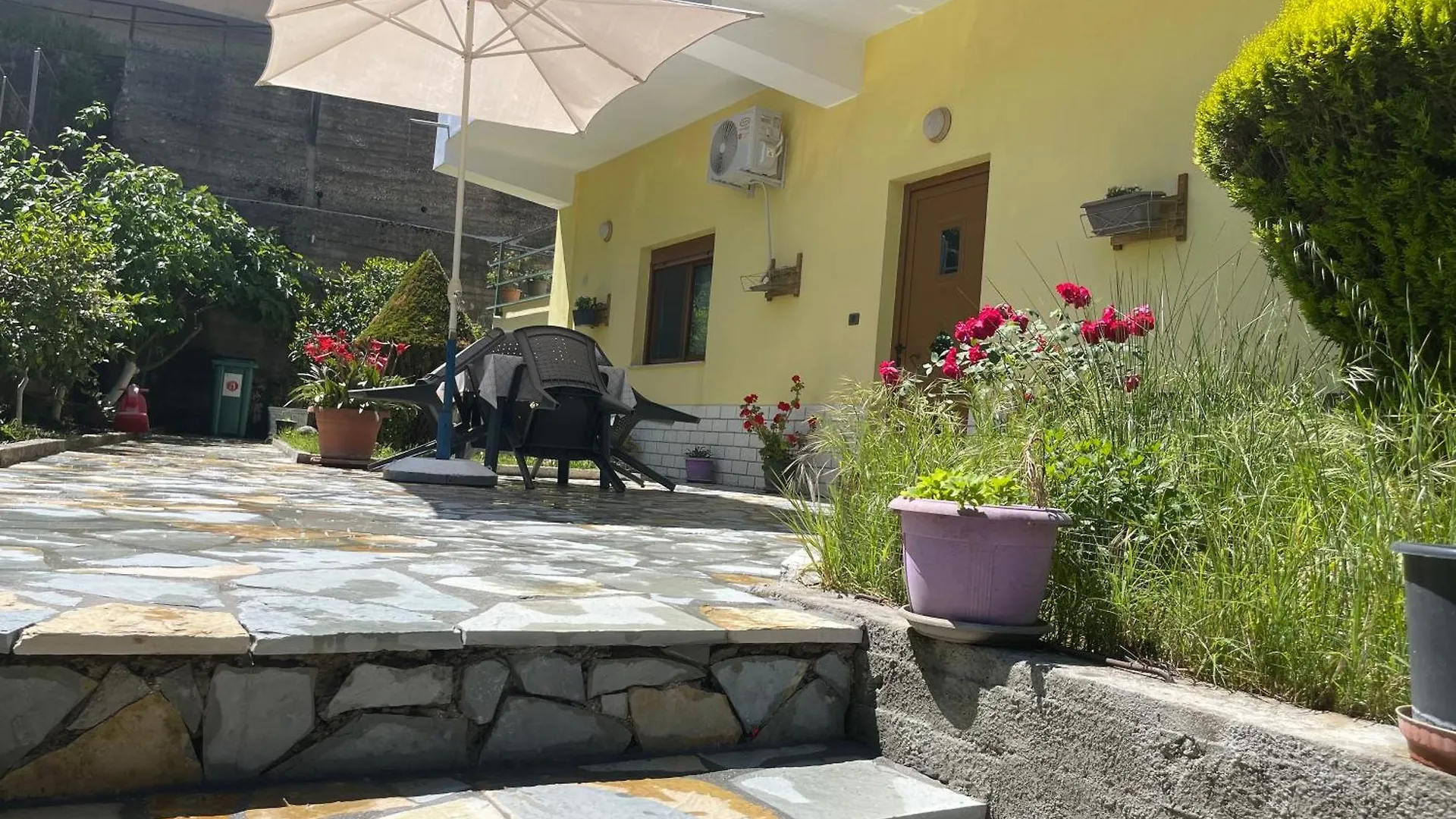 Artur'S Apartment Gjirokaster Albania